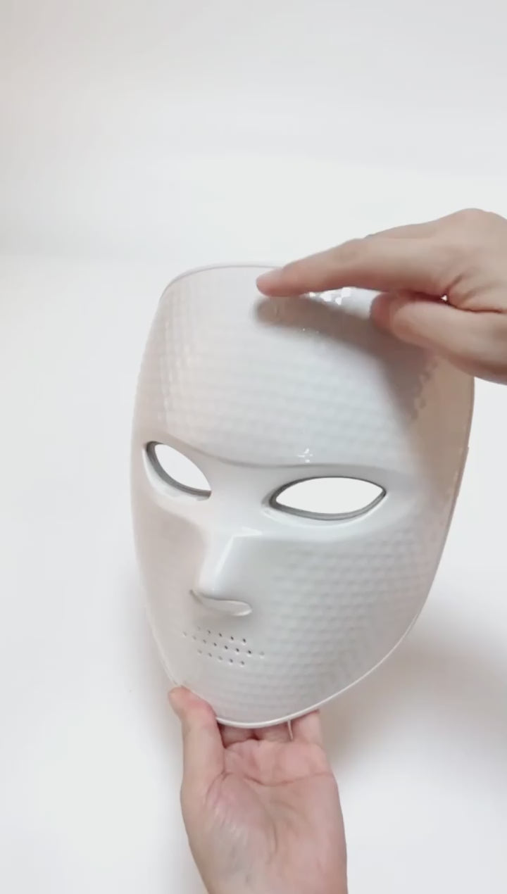 Mascarilla LED de Fototerapia 7 Colores en uso